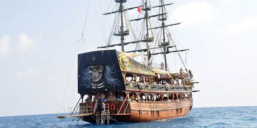 Side Blue Lagoon Bootsfahrt: Piratenkreuzfahrt Abenteuer