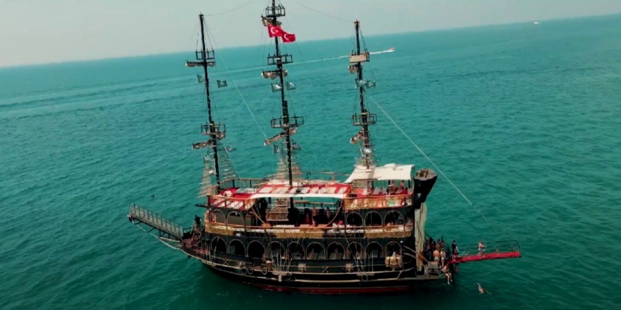 Antalya Sonnenuntergang Piraten-Bootsfahrt: Grand Ali Baba Abendkreuzfahrt & Düden Wasserfälle